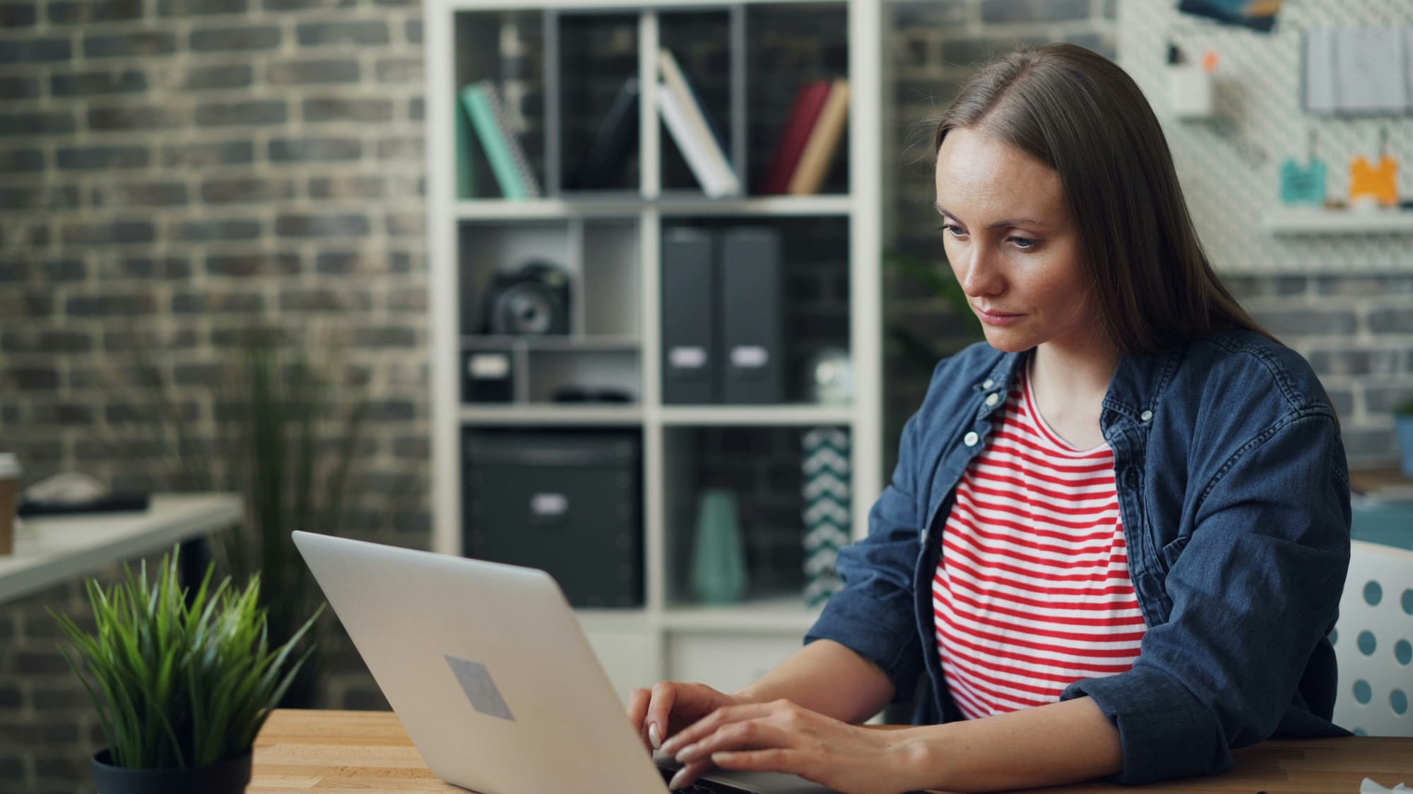 woman testing out Storyblocks Alternatives