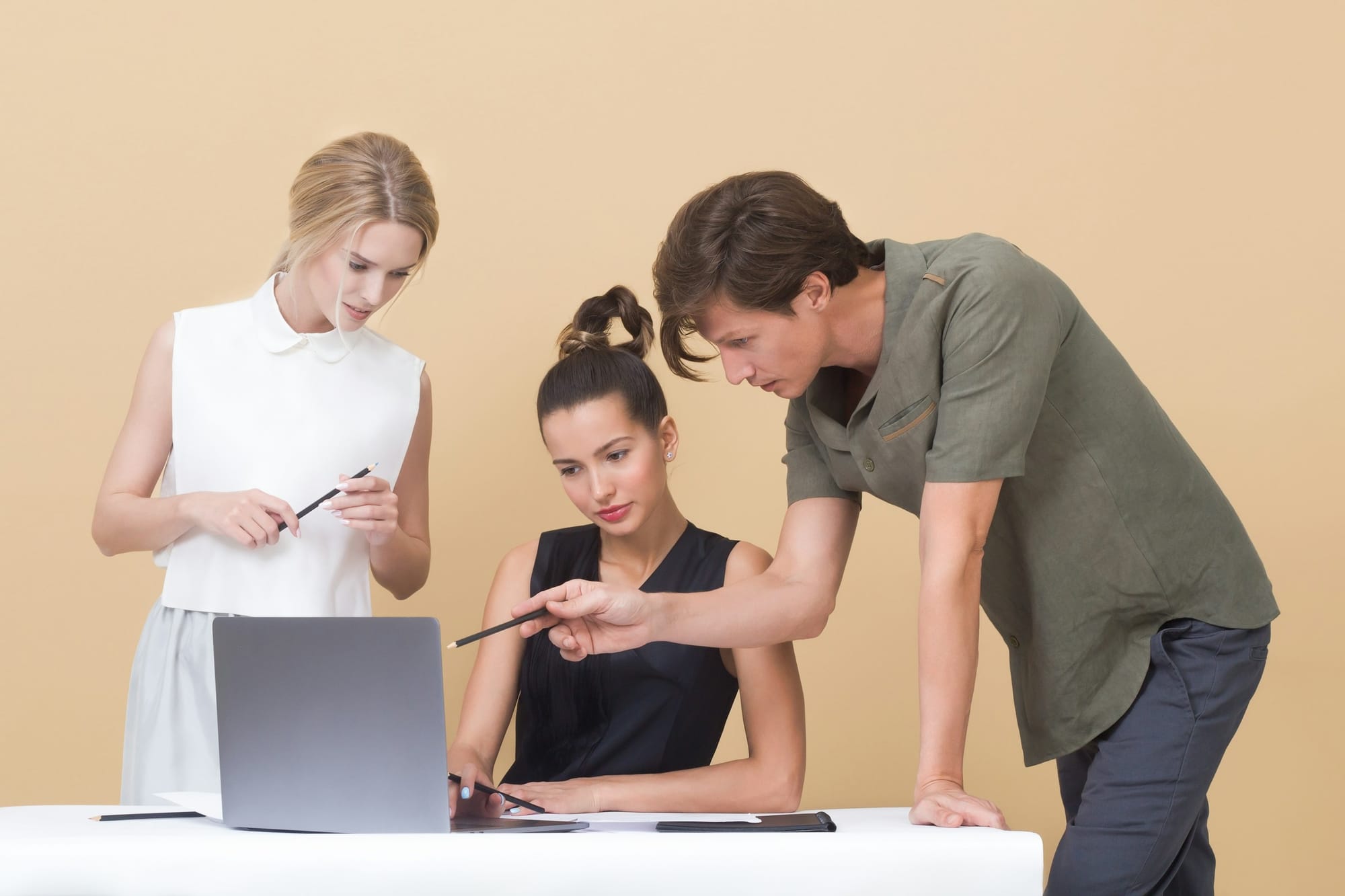 team deciding tools - Best AI Video Generators