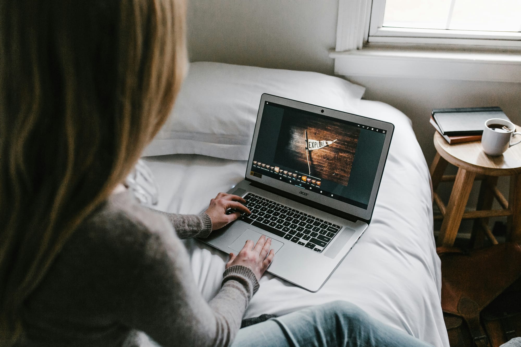 woman editing - Lightworks Alternative