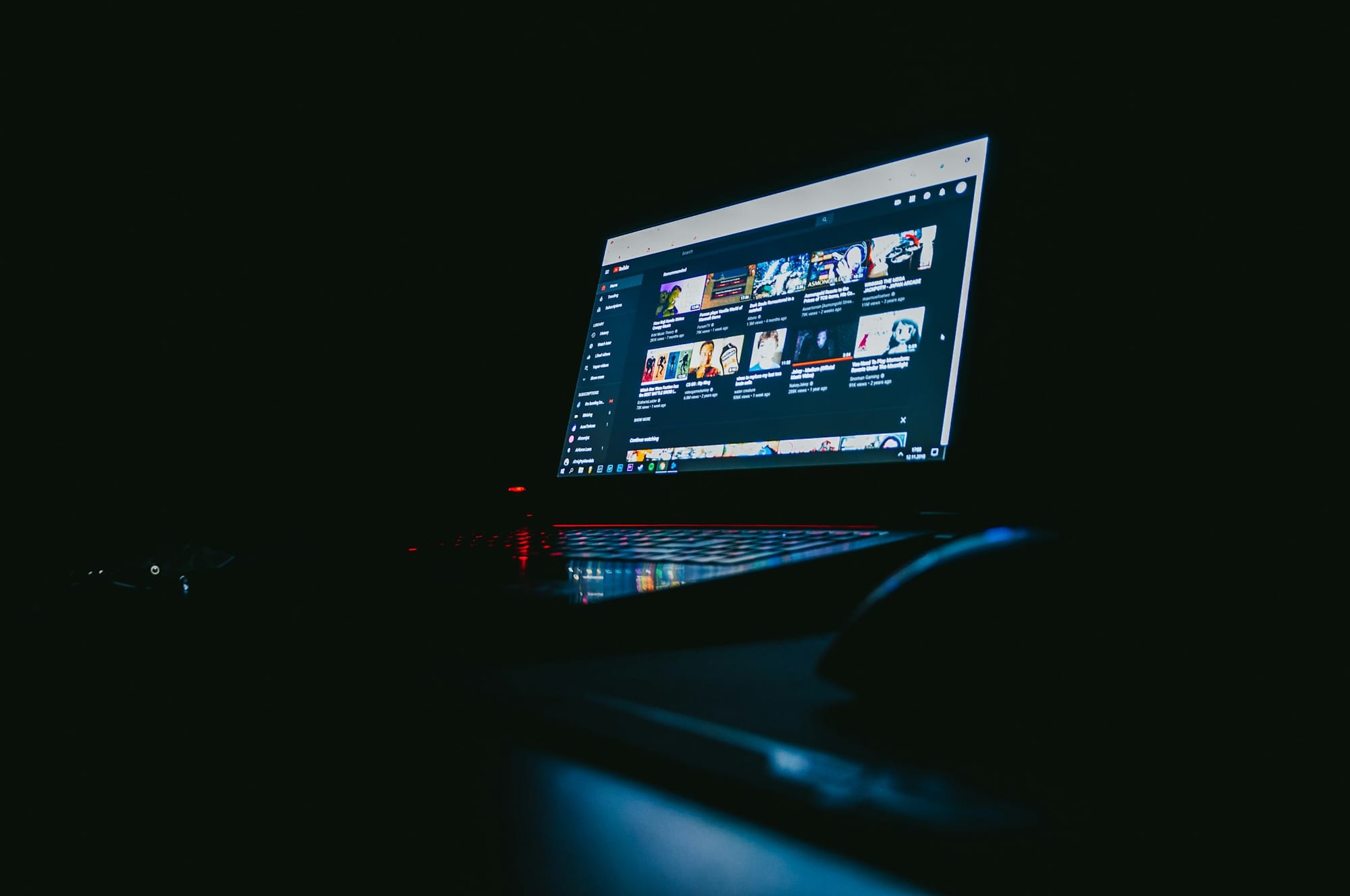Laptop Laying - Viral YouTube Shorts Ideas