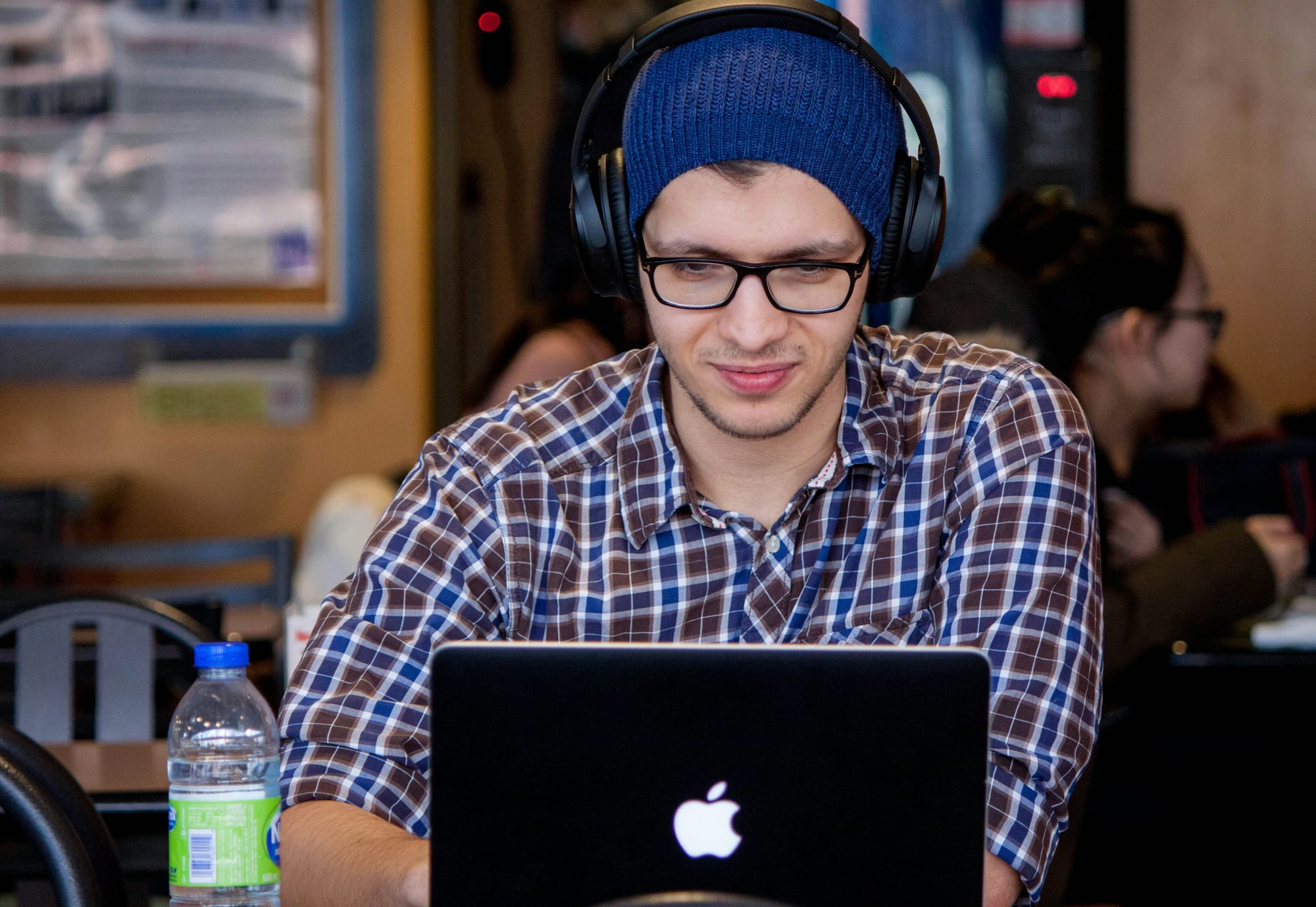 person in coffee shop using Streamladder Alternative