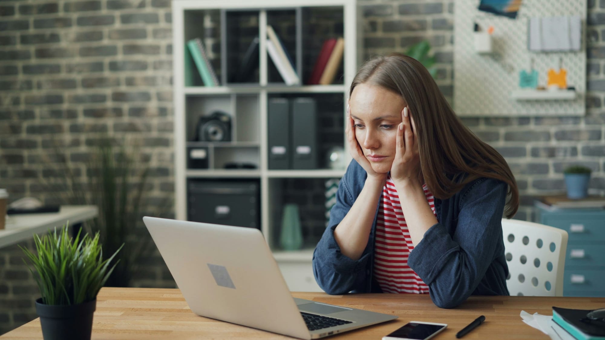 woman looking upset - Steps for Successful Social Media Video Marketing Strategy