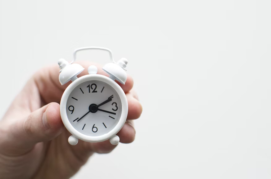 clock -  How Long Do Reels Stay on Facebook
